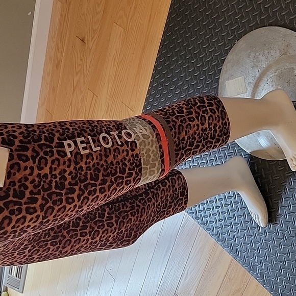 Rare WITH x Peloton Cheetah Print Capri Leggings - Picture 2 of 16